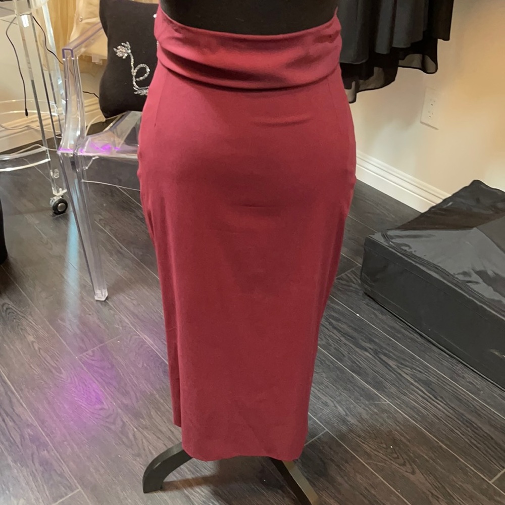 Dolce and Gabbana burgundy pencil skirt